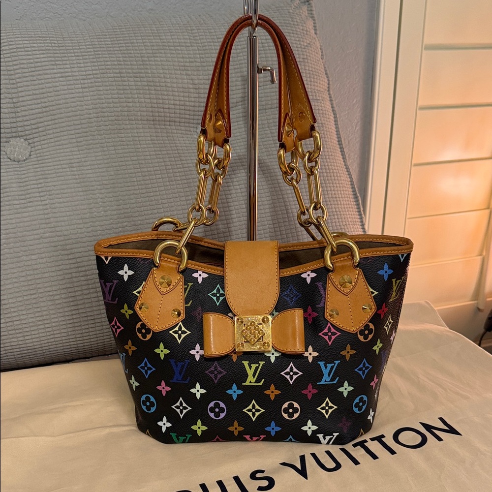 🔥Authentic Louis Vuitton Annie multicolor PM size bag